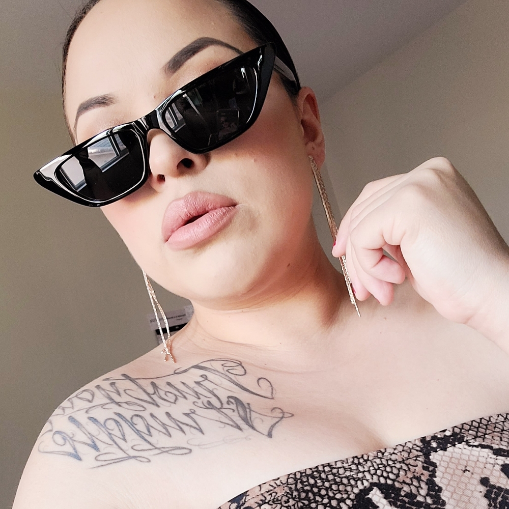 🚨TRENDY! SMALL CAT EYE SUNGLASSES